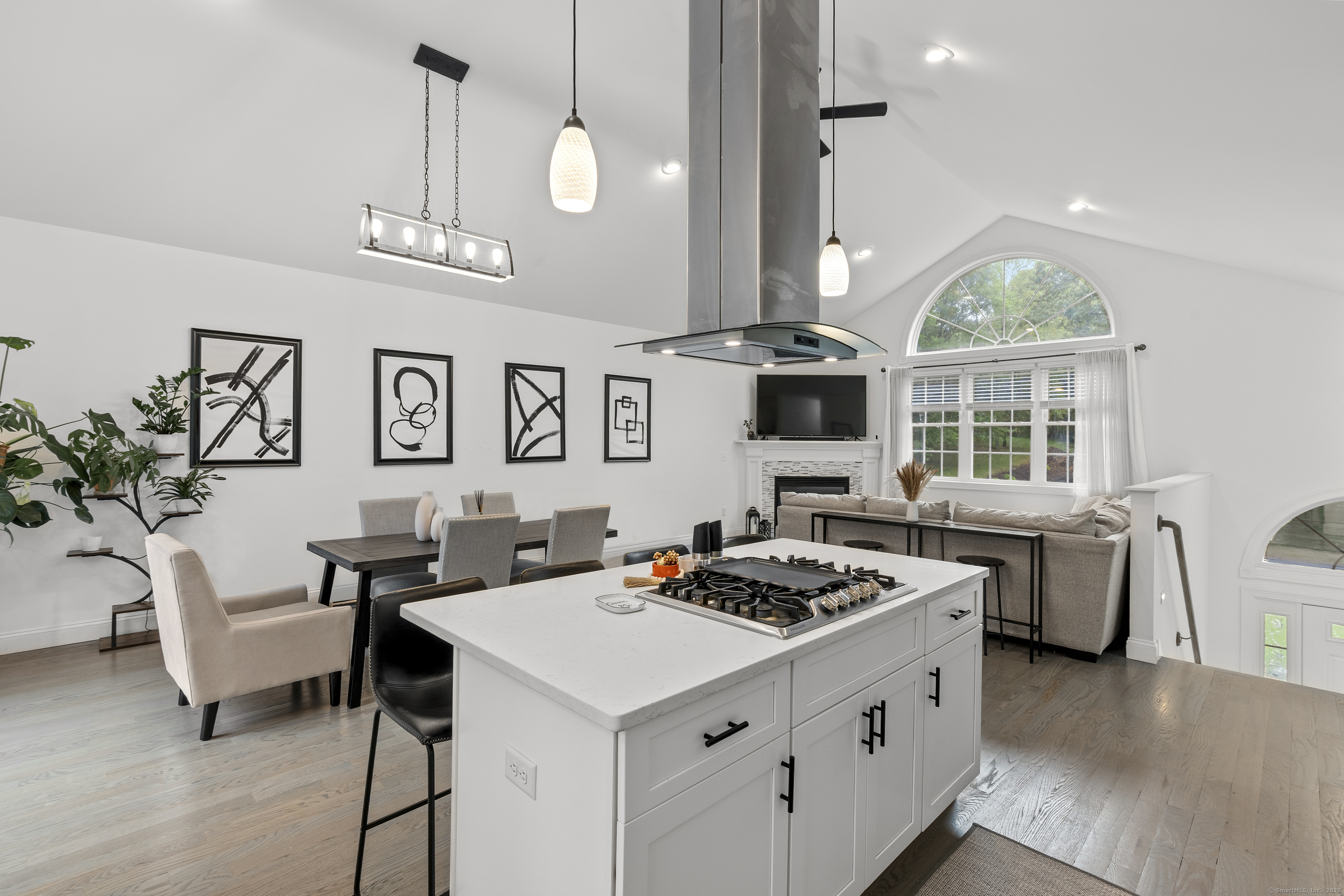 6 Carriage Drive