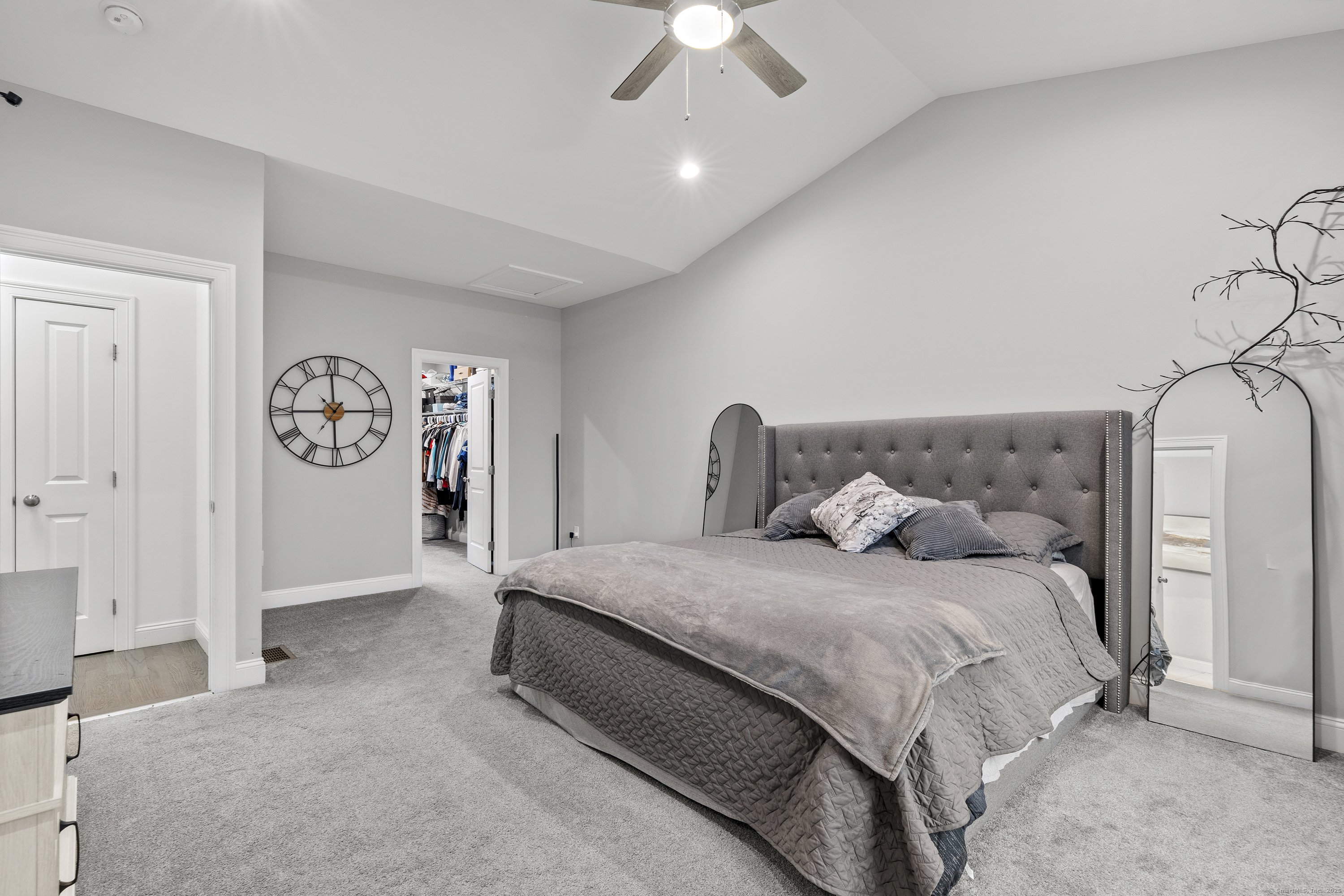 6 Carriage Drive