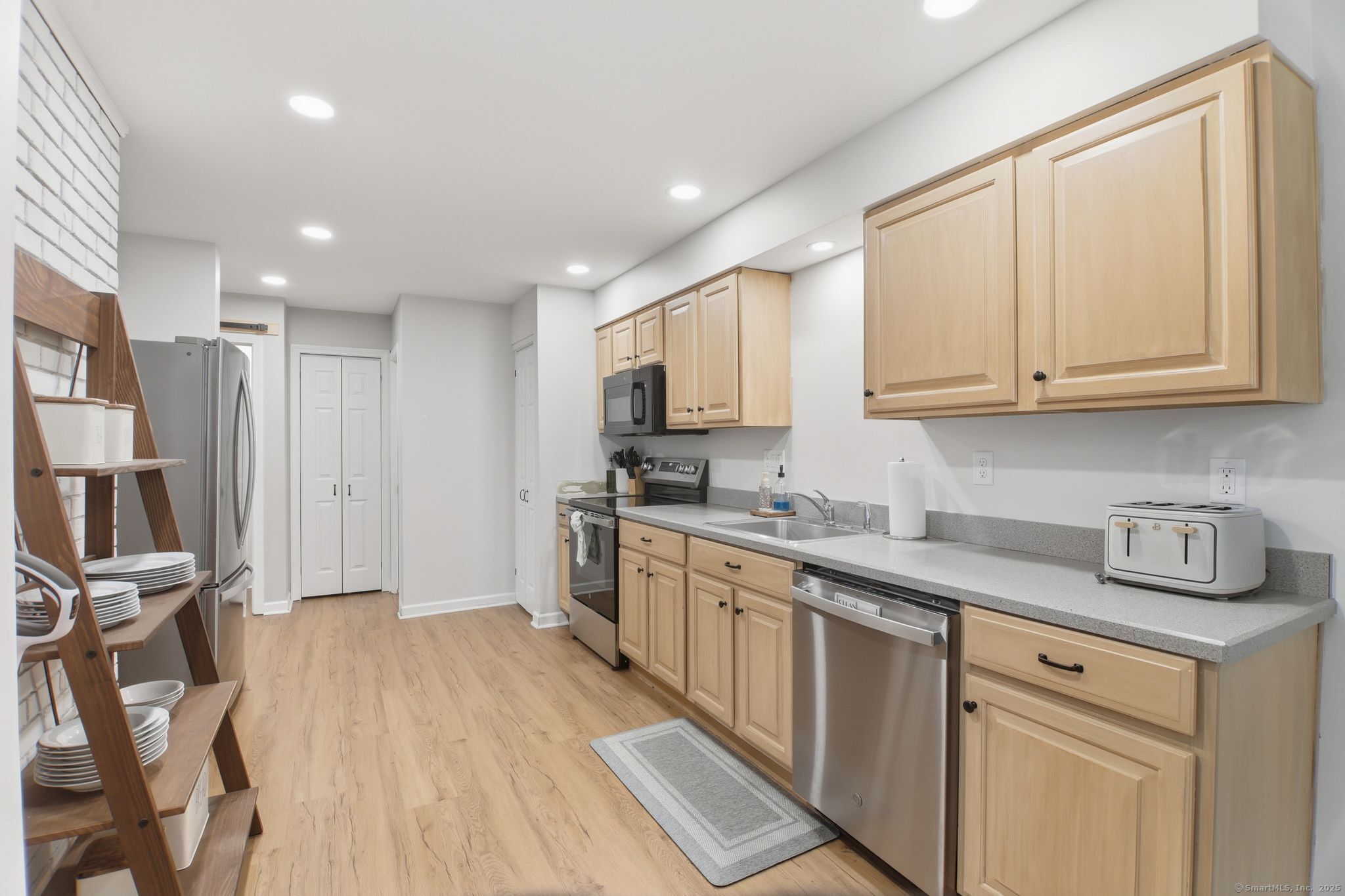 30 Folkstone Road APT E