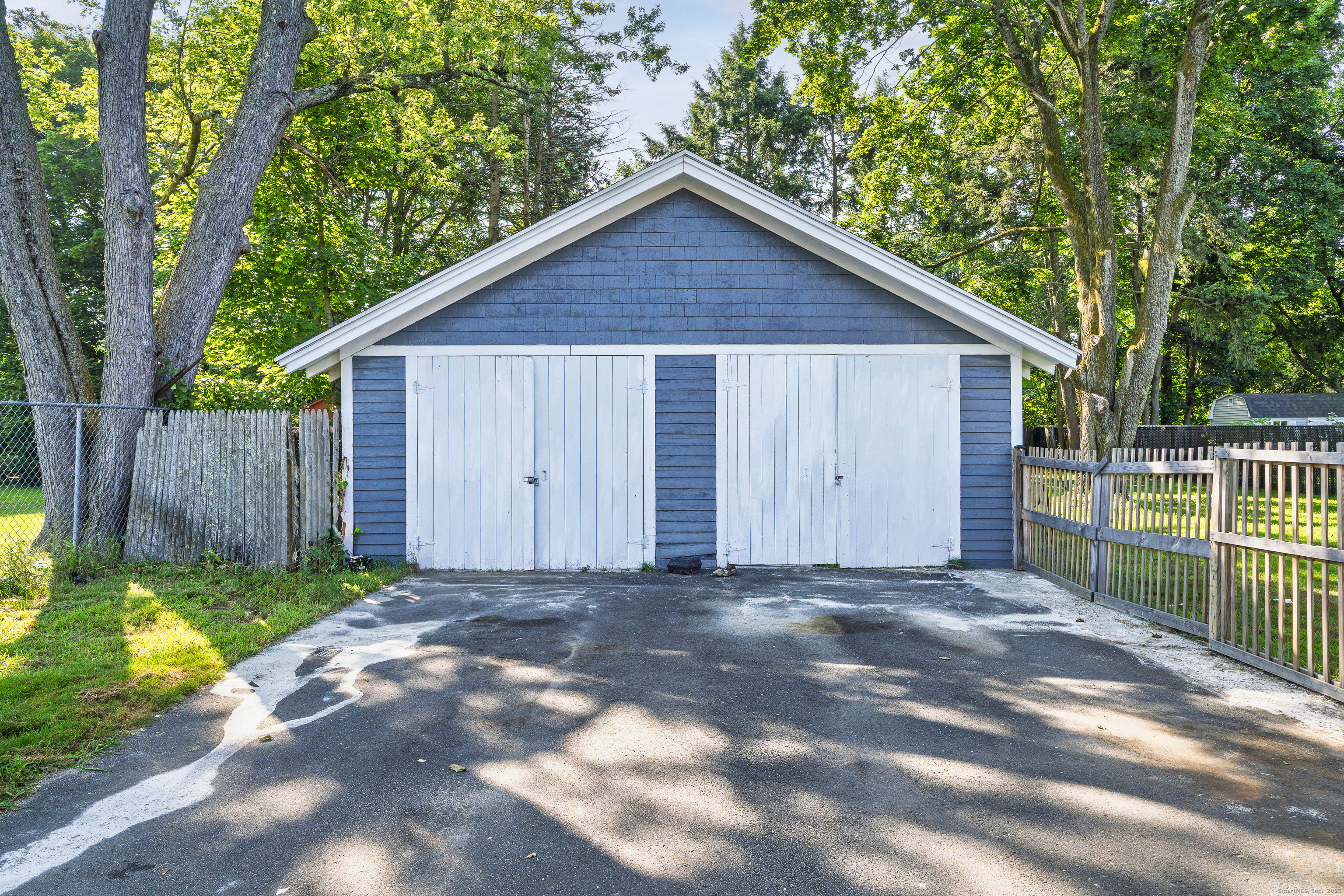 15 Clubhouse Road
