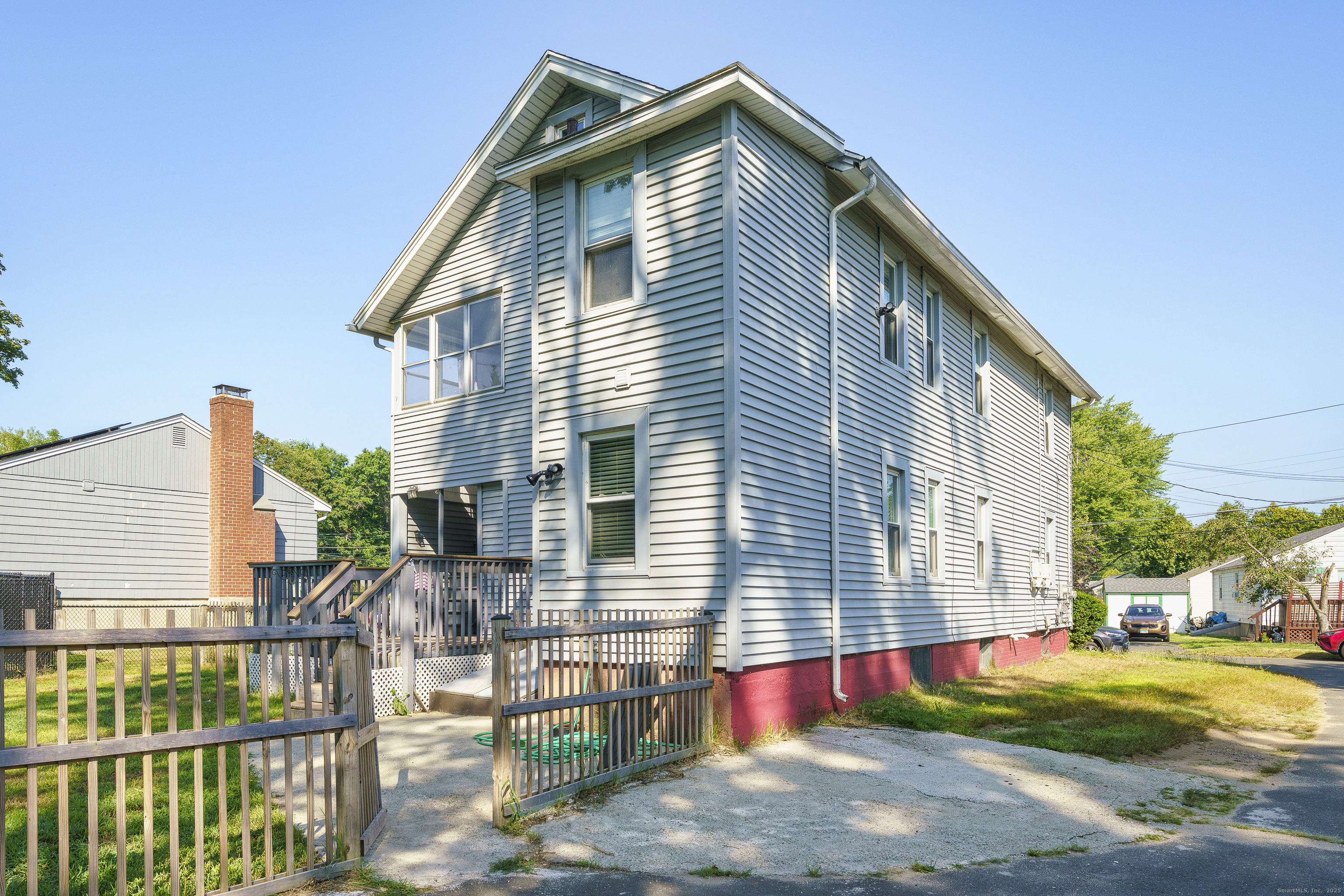 15 Clubhouse Road