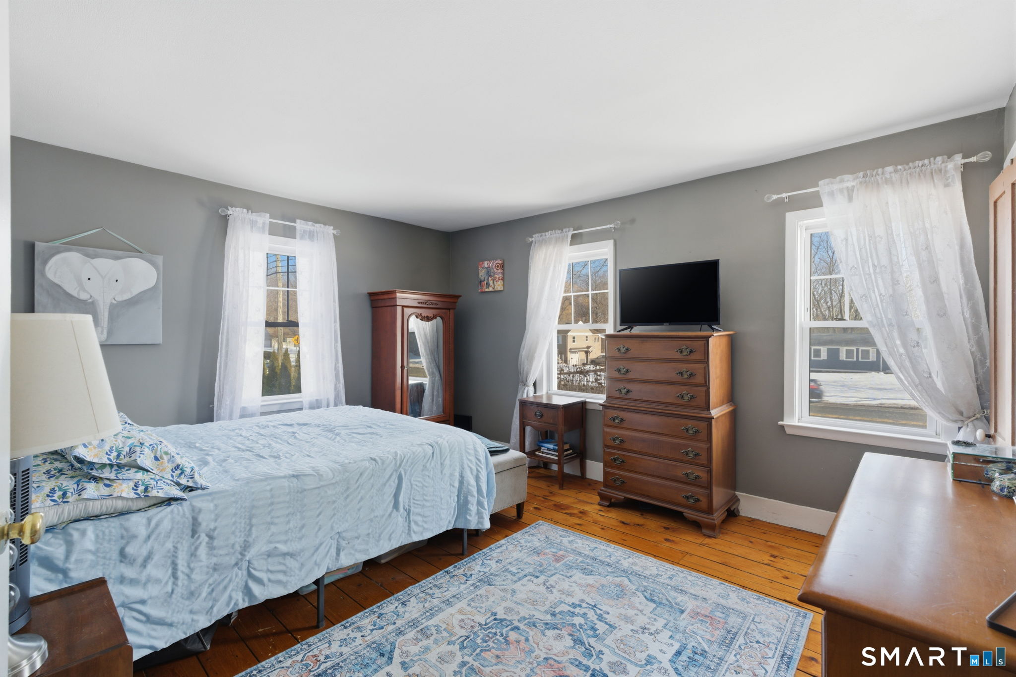 687 East Street South