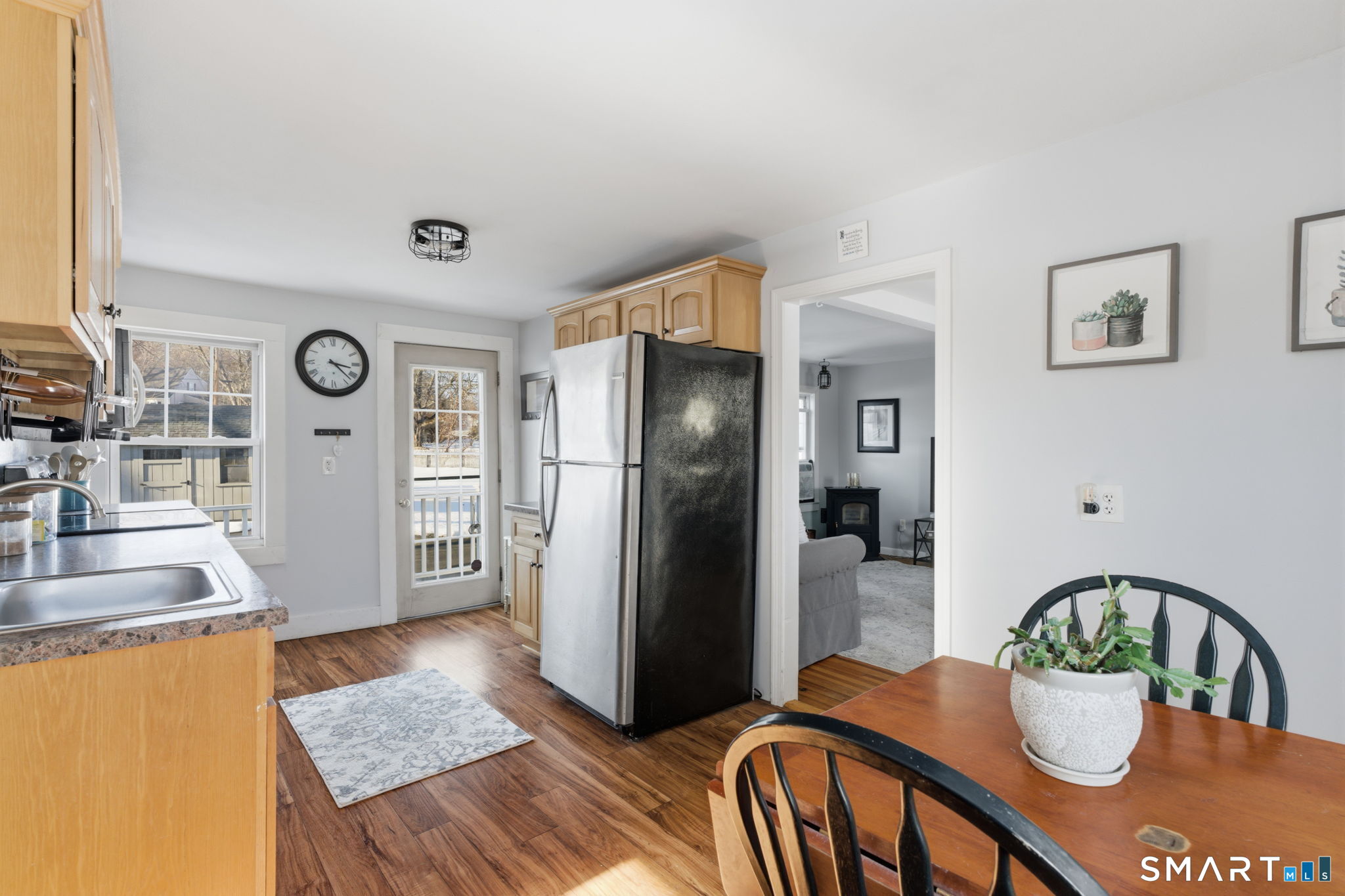 687 East Street South