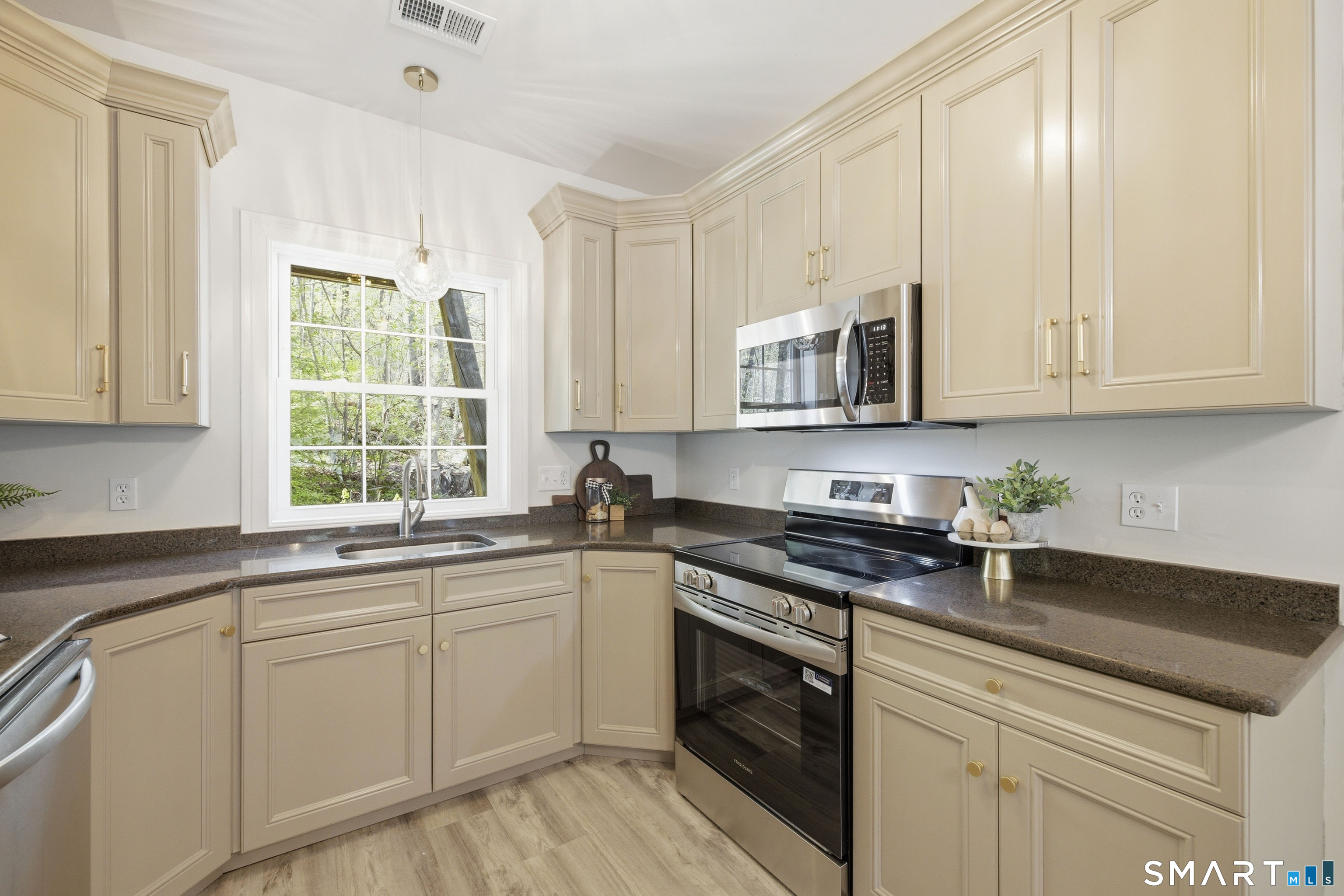 28 Armstrong Road C13