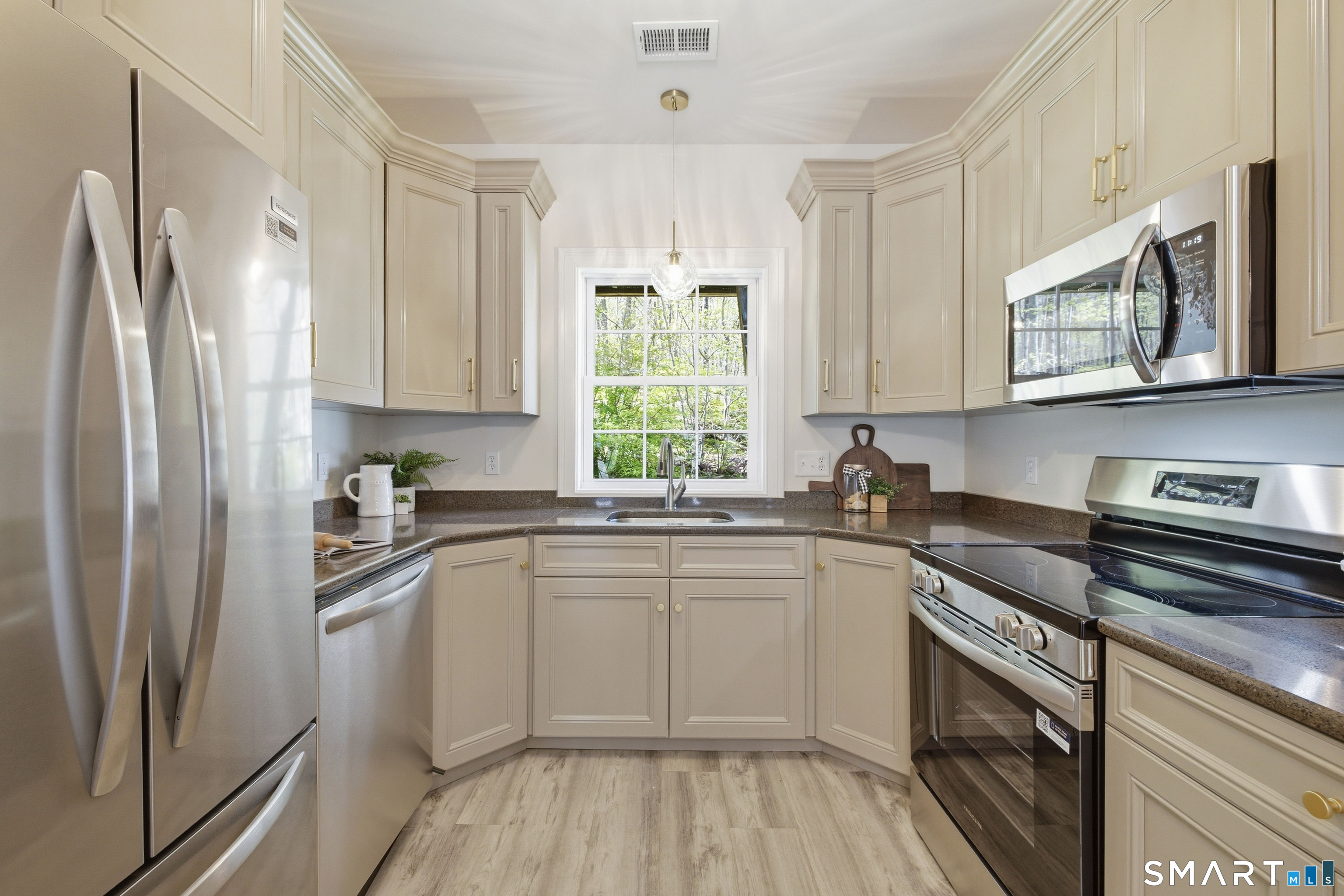28 Armstrong Road C13