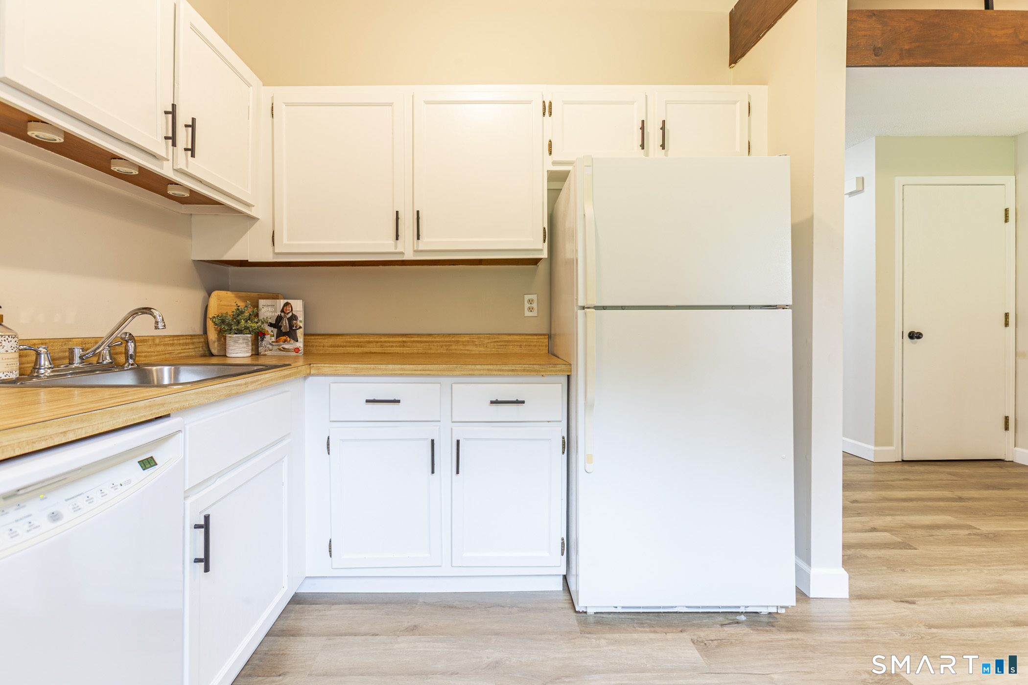 1 Abbott Road Unit: 203