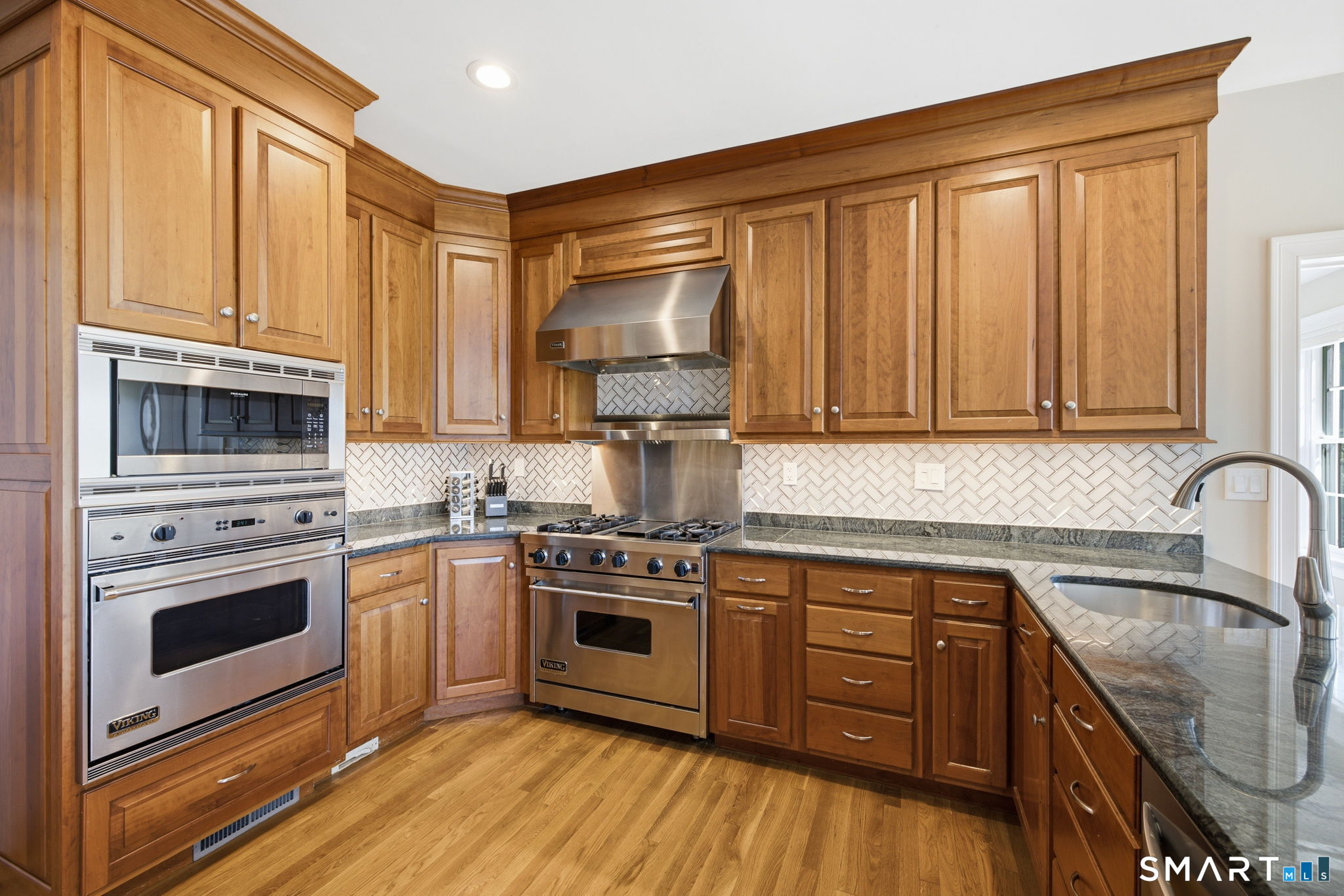 29 Halladay Avenue West
