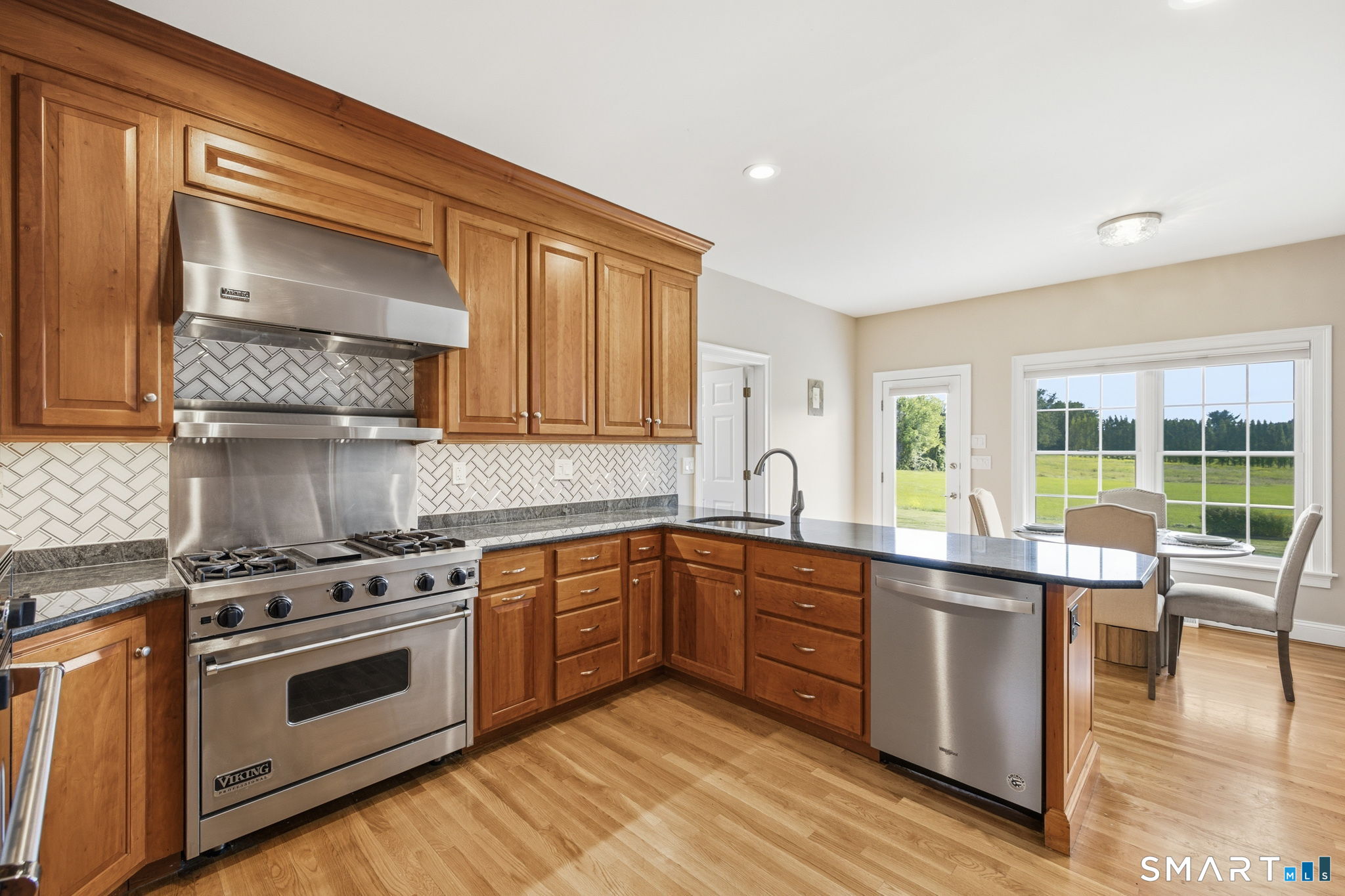 29 Halladay Avenue West