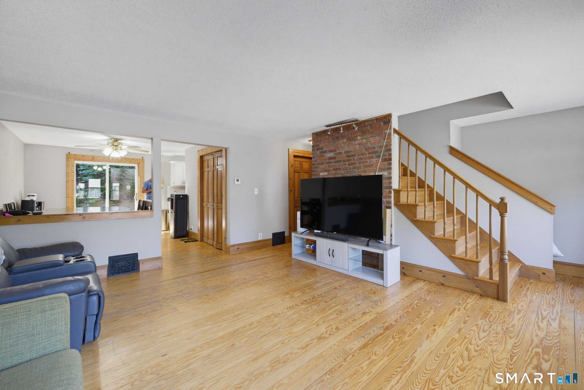 399 Adams Street Unit: 6