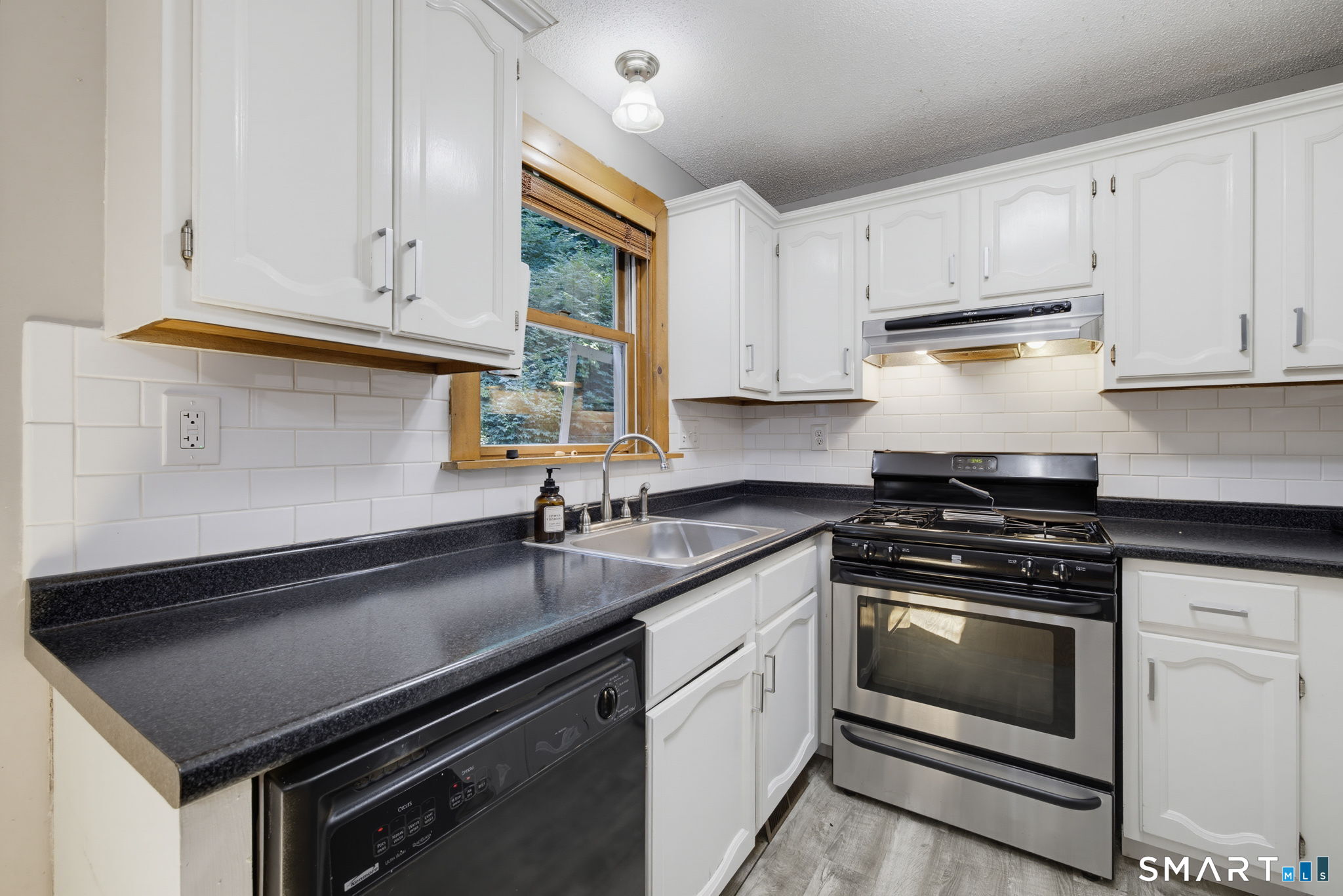 399 Adams Street Unit: 6