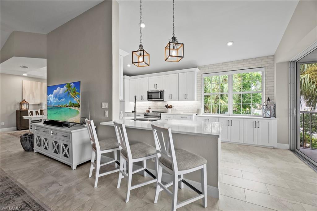 4460 Riverwatch DR Unit: 201