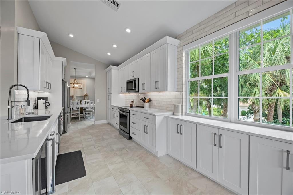 4460 Riverwatch DR Unit: 201