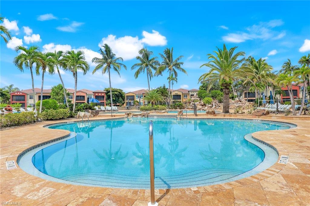 8721 Piazza Del Lago CIR # 203, ESTERO Unit: 203