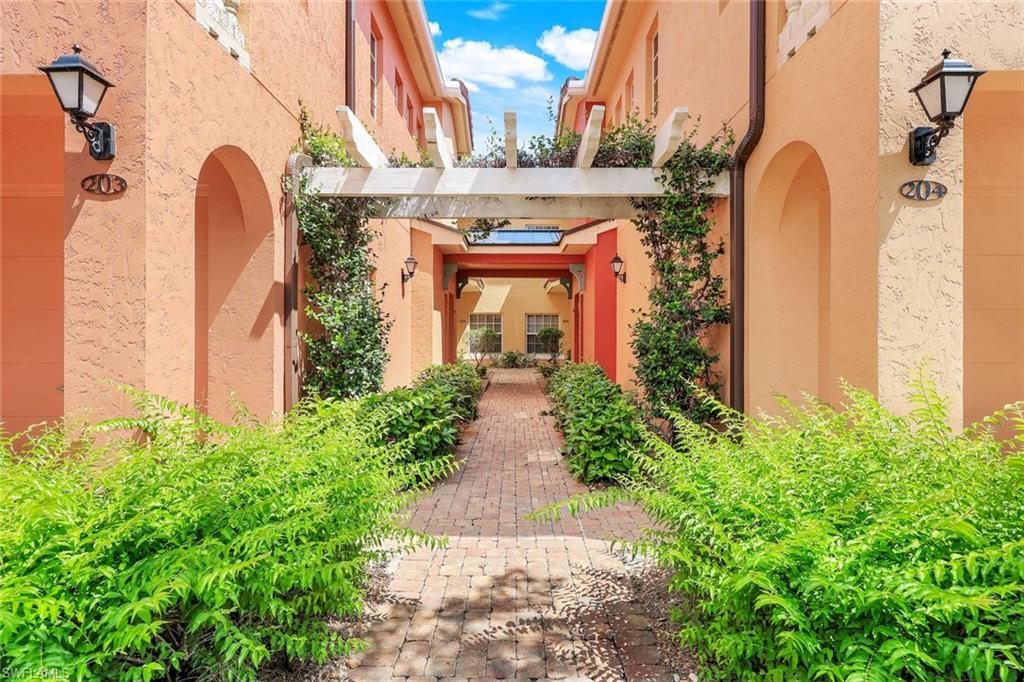 8721 Piazza Del Lago CIR # 203, ESTERO Unit: 203