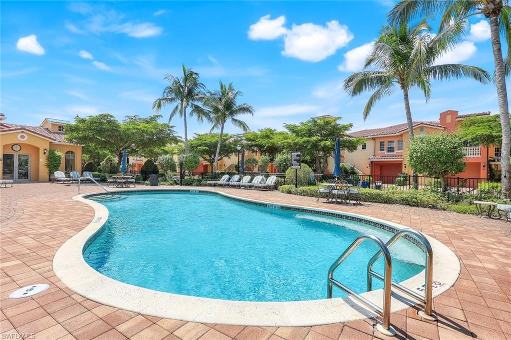 8721 Piazza Del Lago CIR # 203, ESTERO Unit: 203