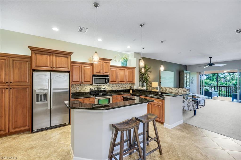 8721 Piazza Del Lago CIR # 203, ESTERO Unit: 203