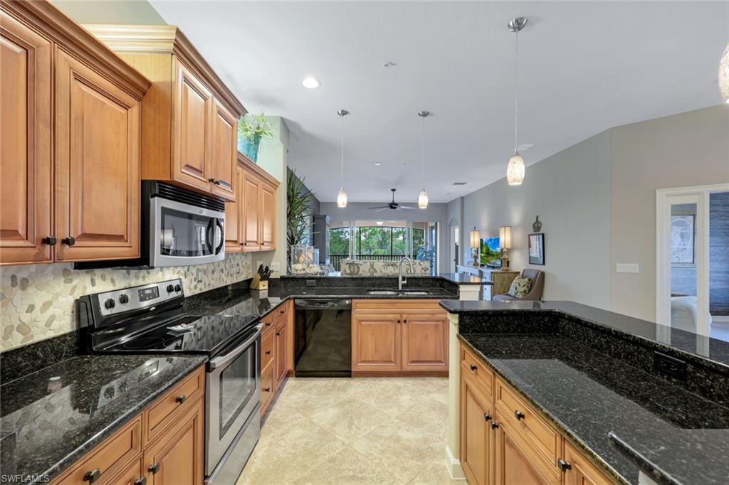 8721 Piazza Del Lago CIR # 203, ESTERO Unit: 203