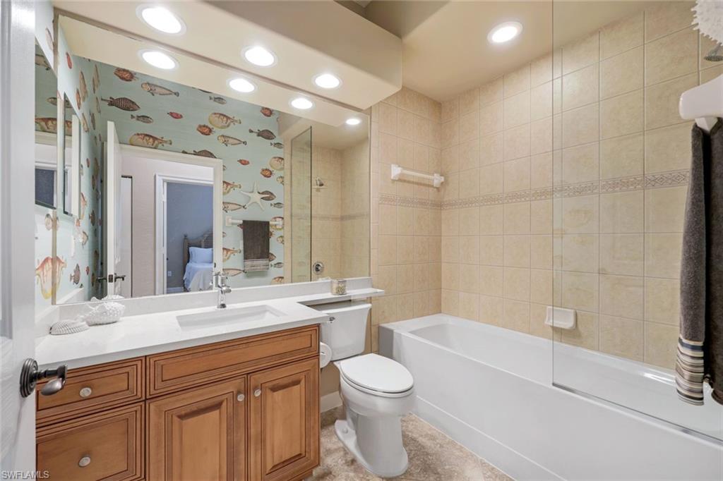 8721 Piazza Del Lago CIR # 203, ESTERO Unit: 203