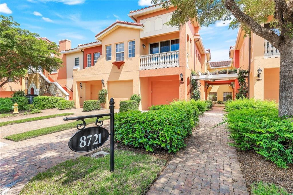 8721 Piazza Del Lago CIR # 203, ESTERO Unit: 203