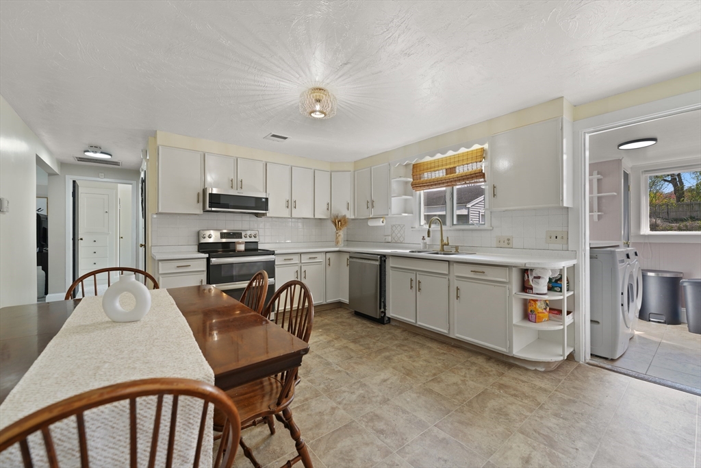 14 Maple St