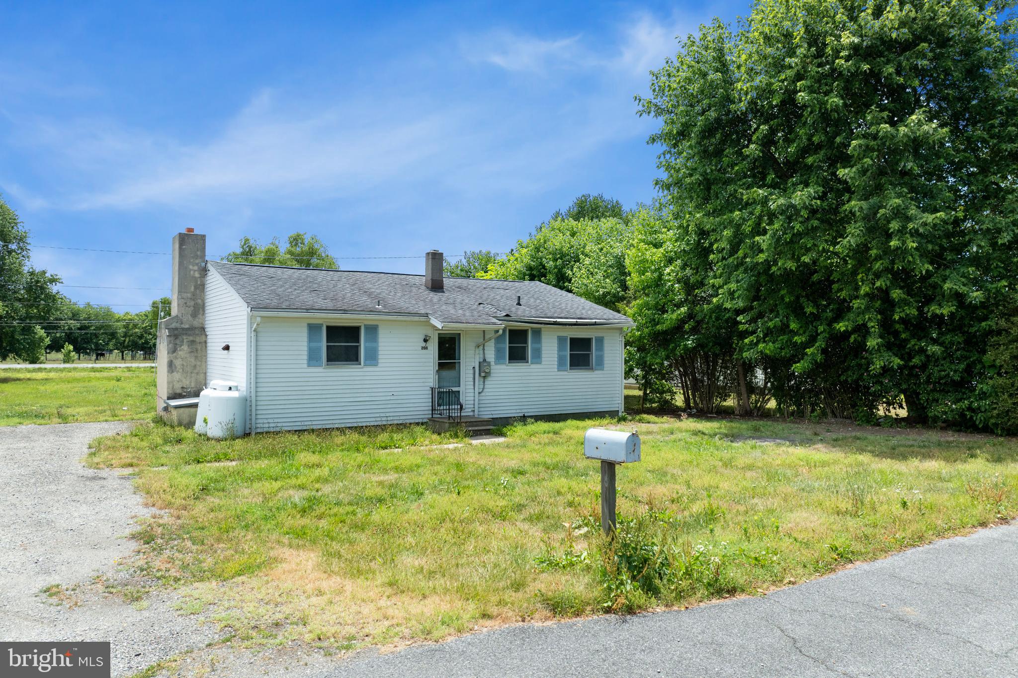 208 North Dr