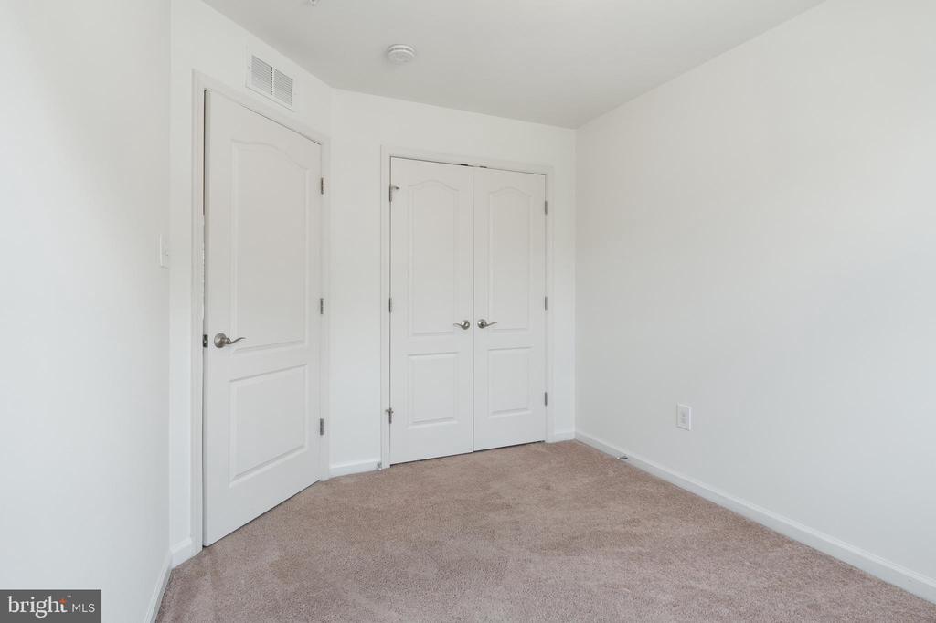 8409 Wood Thrush Way