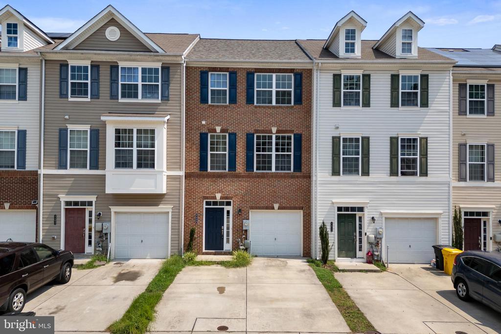 8409 Wood Thrush Way