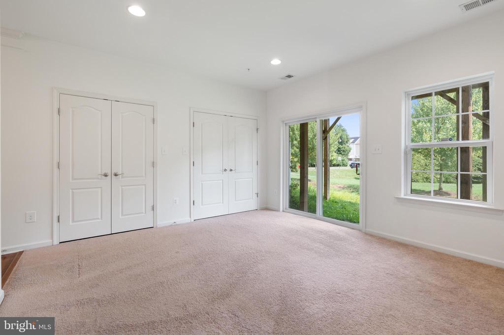 8409 Wood Thrush Way