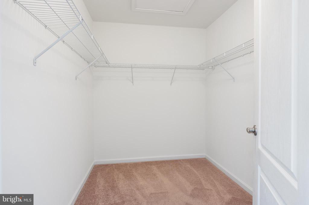 8409 Wood Thrush Way