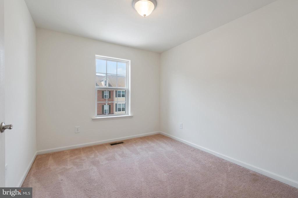8409 Wood Thrush Way