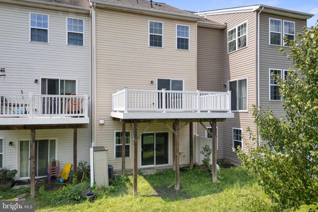 8409 Wood Thrush Way
