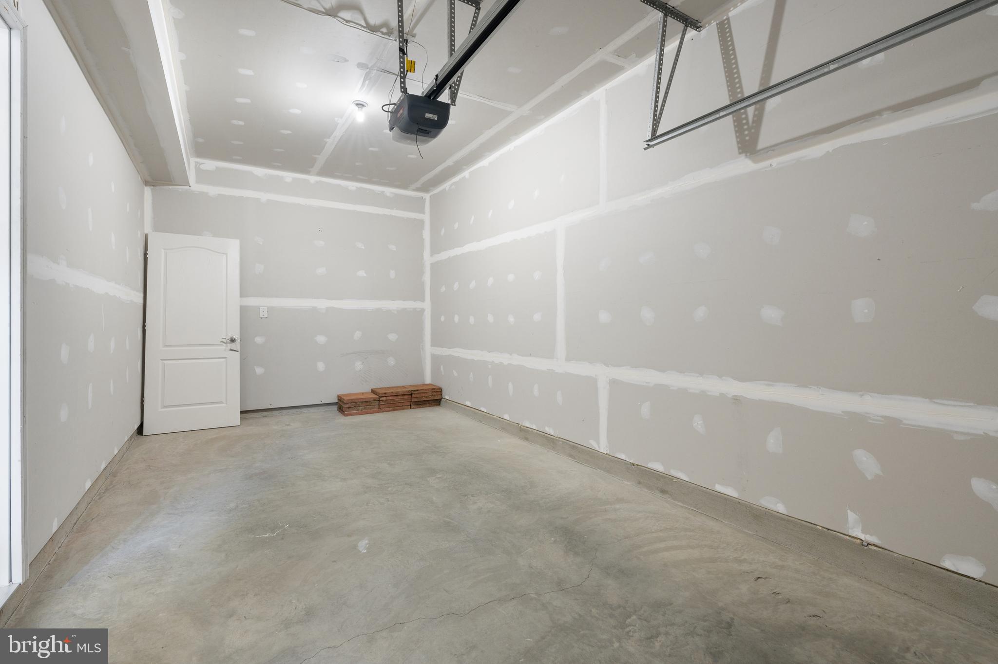 8409 Wood Thrush Way