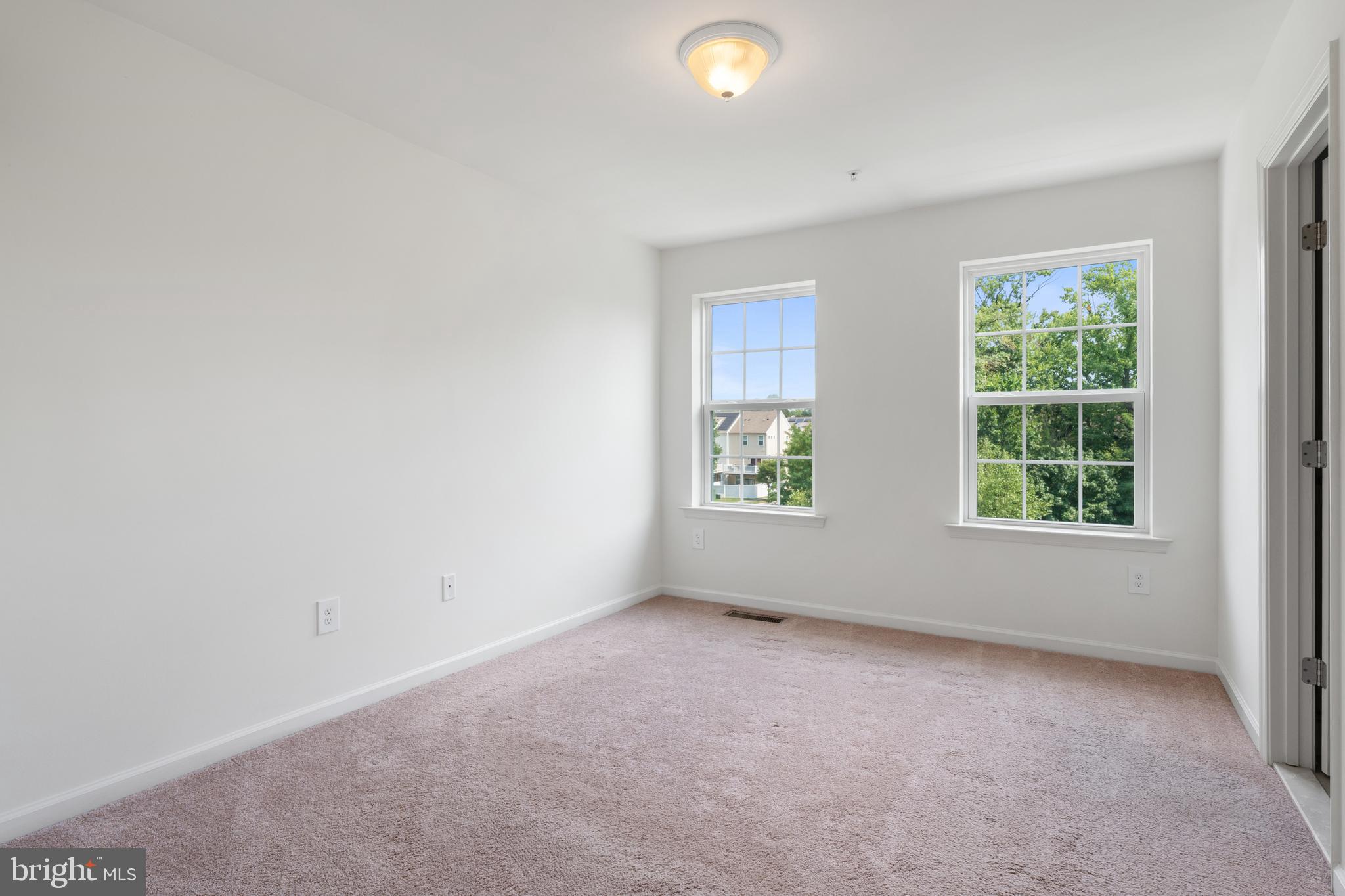 8409 Wood Thrush Way