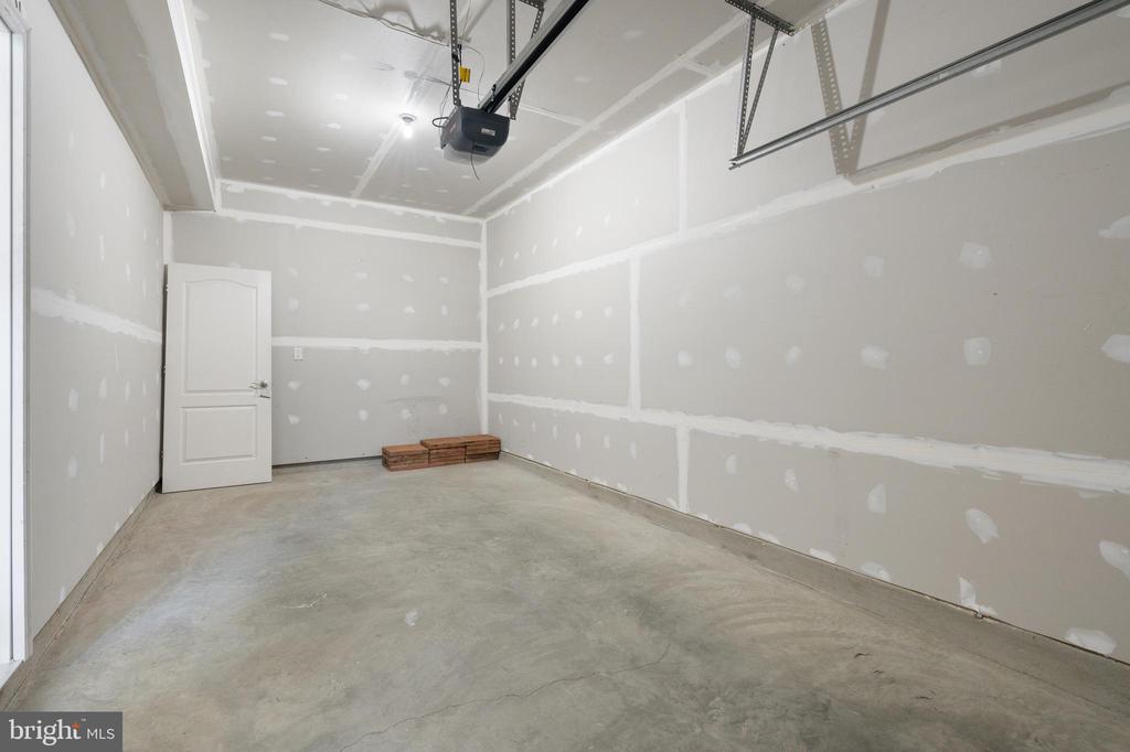 8409 Wood Thrush Way