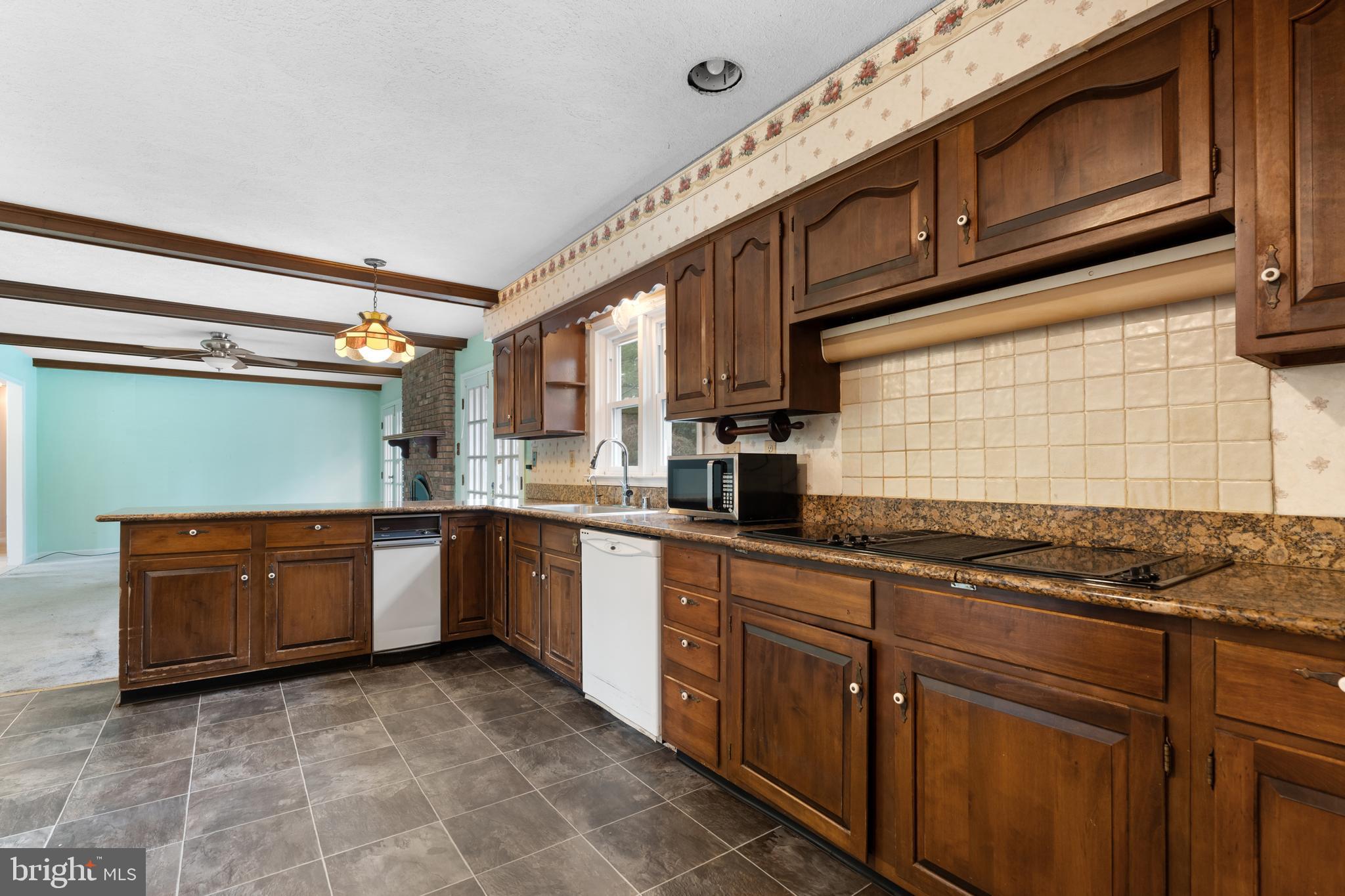 9101 Hall Ct