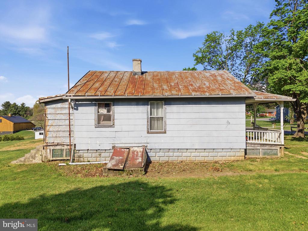 709 DEER PARK ROAD