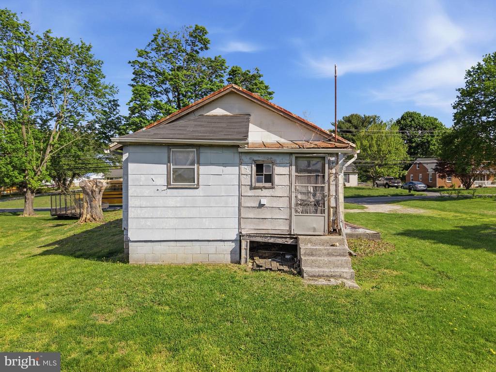 709 DEER PARK ROAD