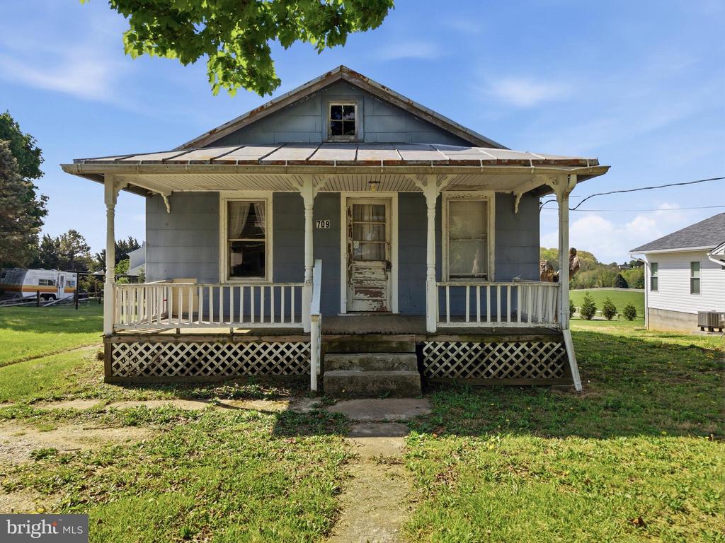 709 DEER PARK ROAD