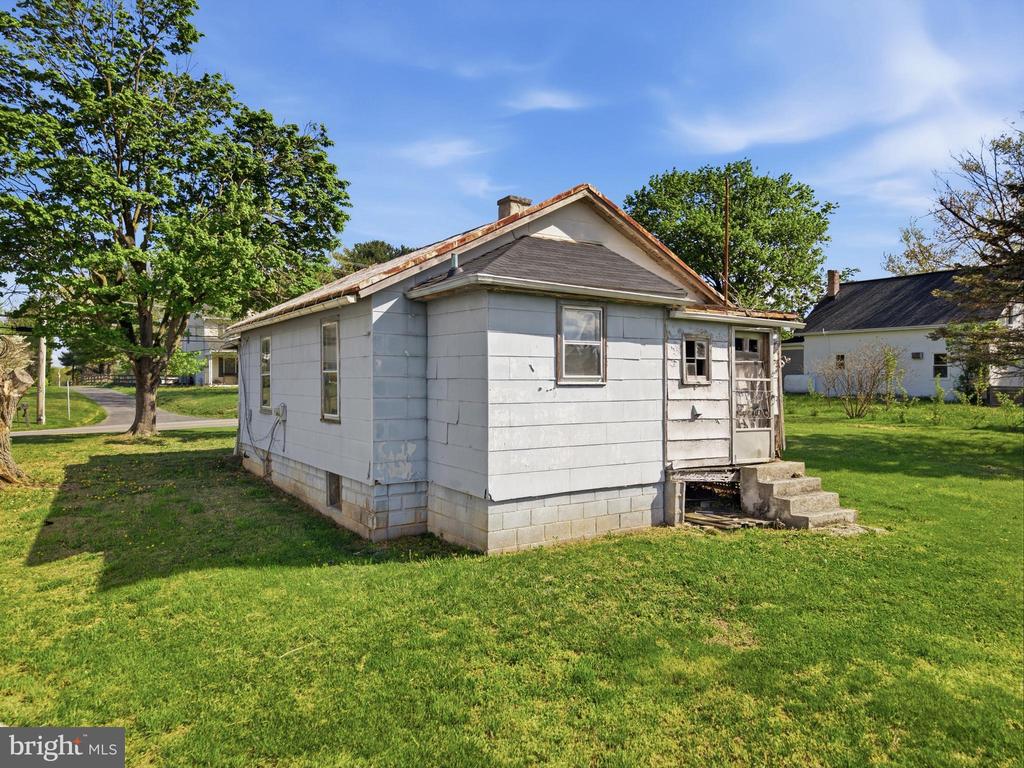 709 DEER PARK ROAD