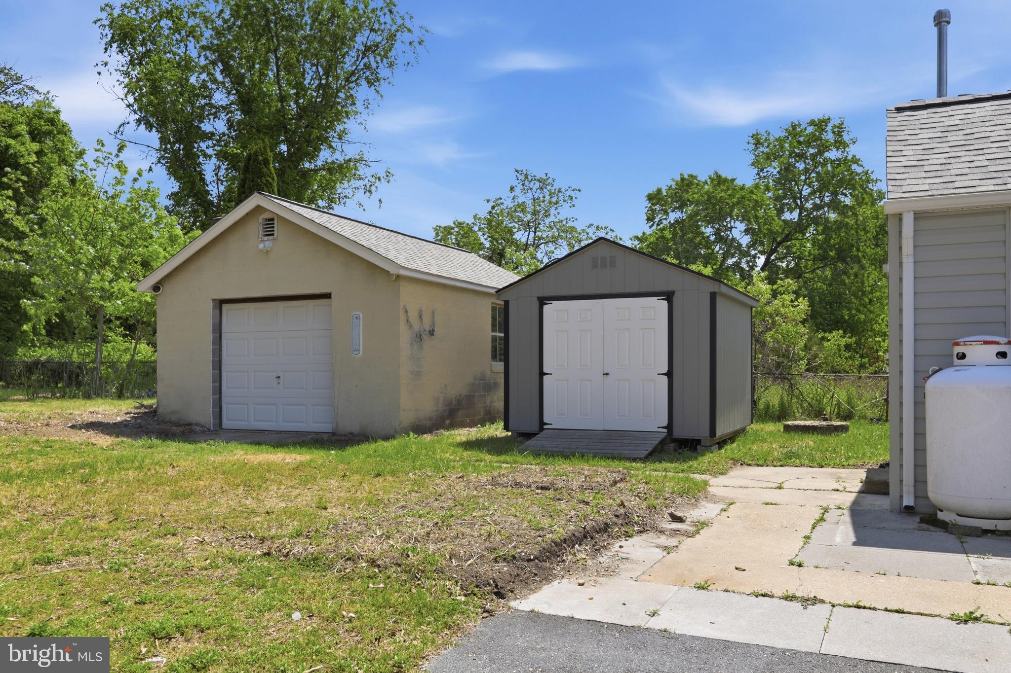 7725 WILLS LANE