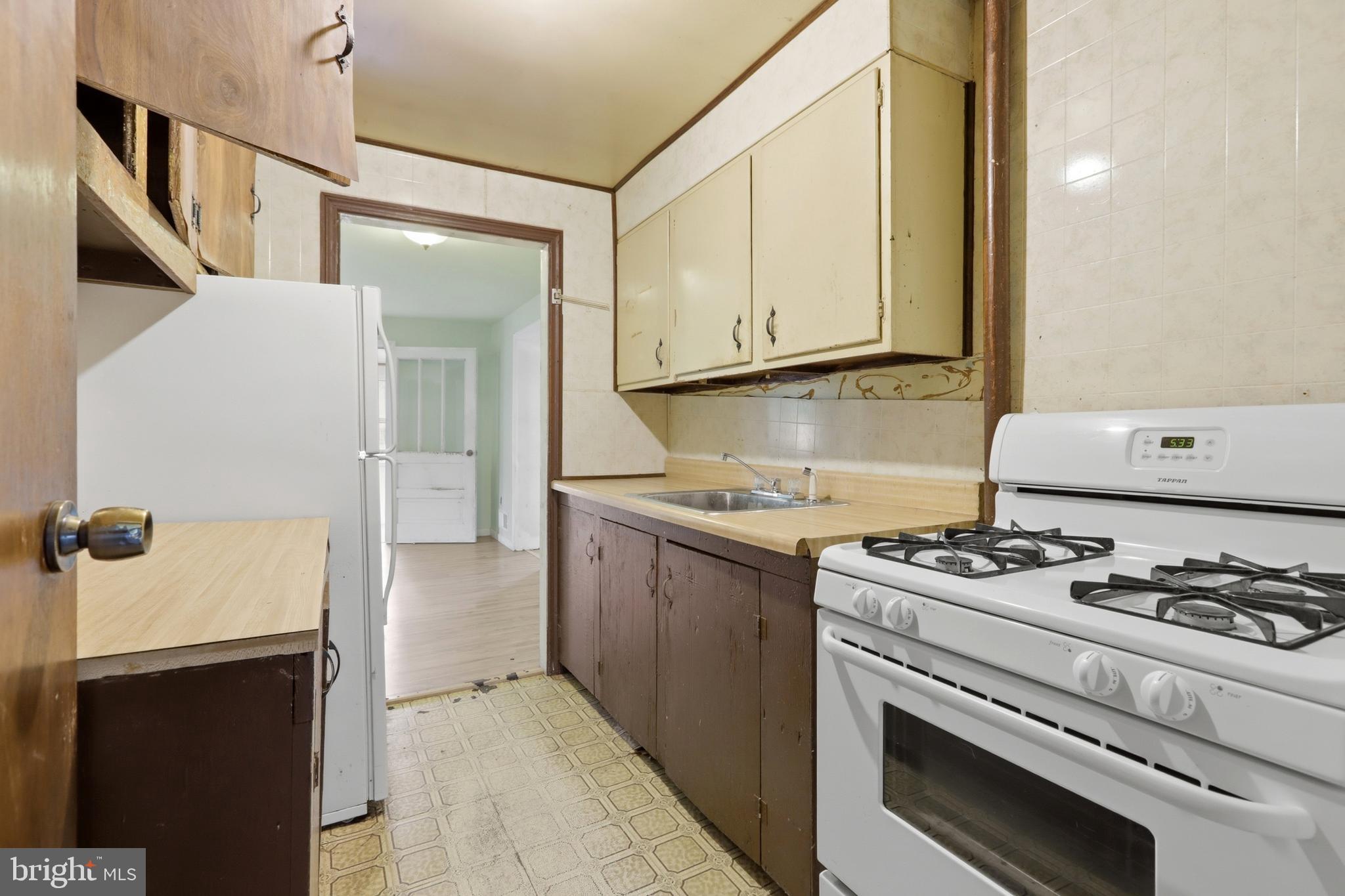 7725 WILLS LANE