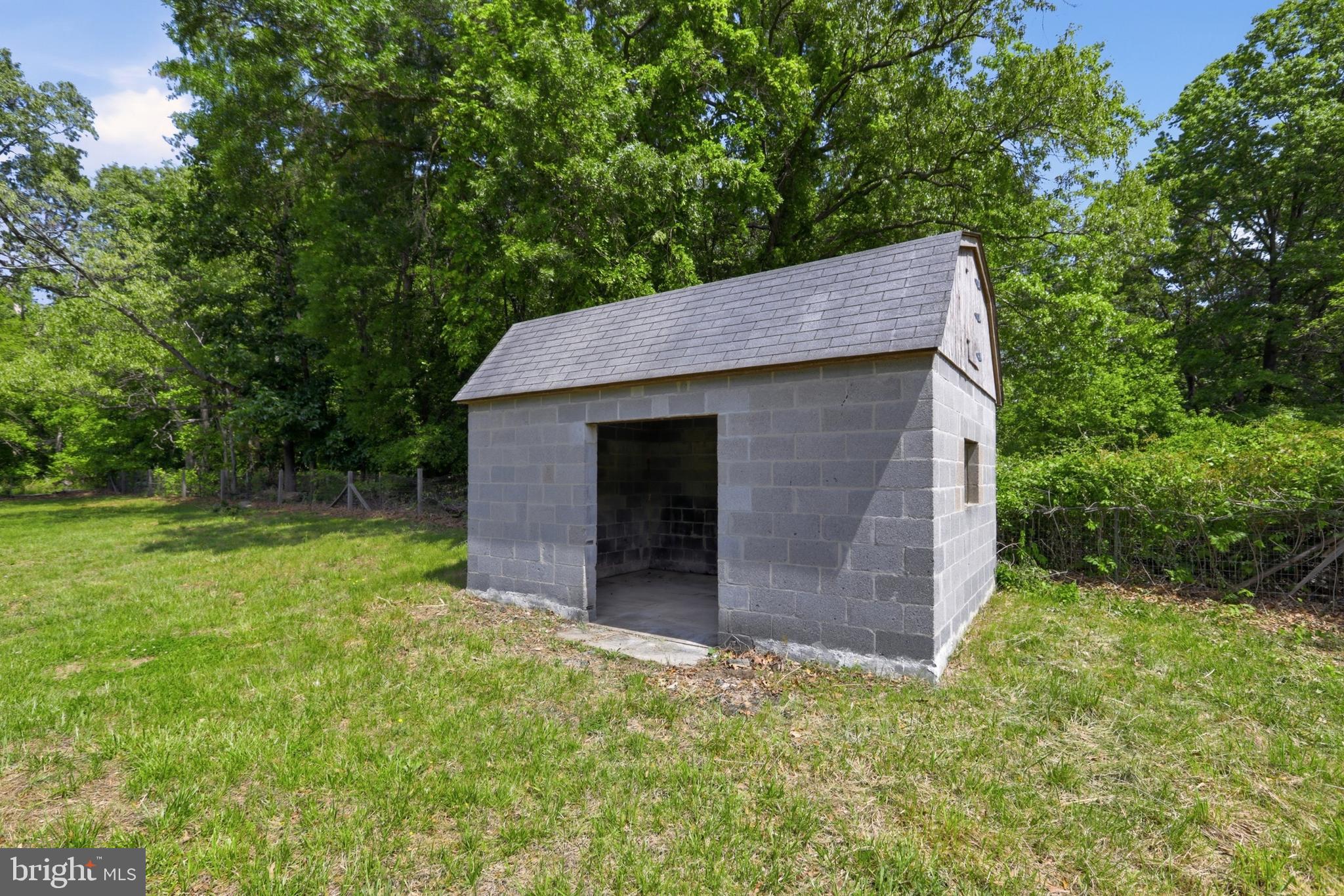 7725 WILLS LANE