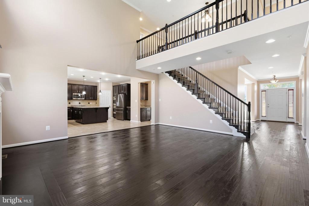 2700 LAKE FOREST DRIVE