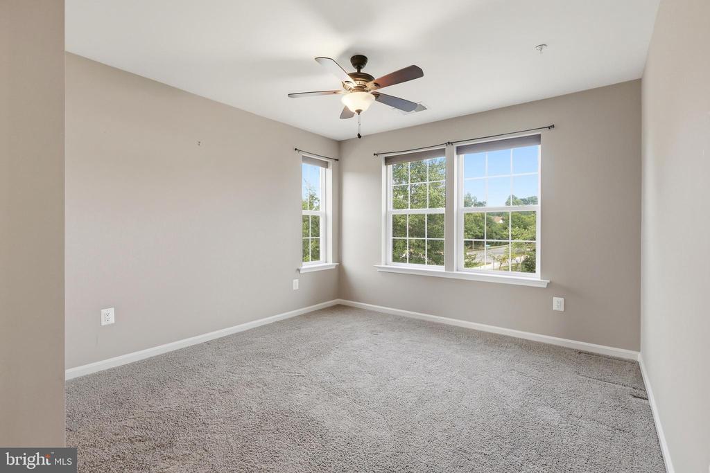 2700 LAKE FOREST DRIVE