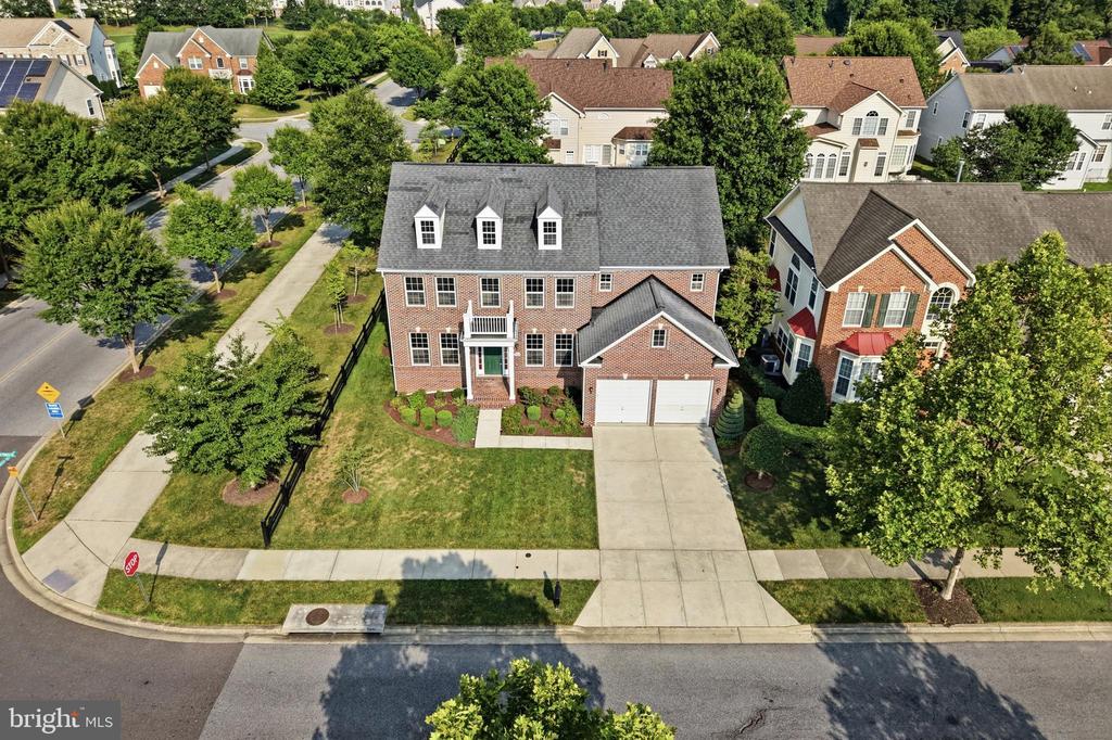 2700 LAKE FOREST DRIVE