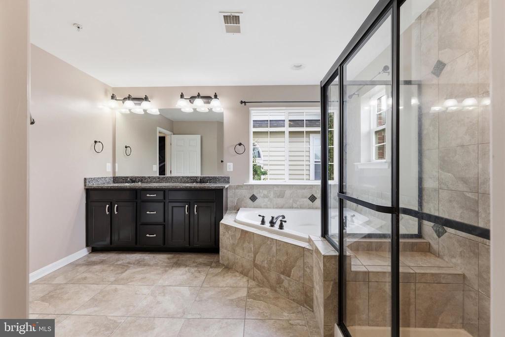 2700 LAKE FOREST DRIVE