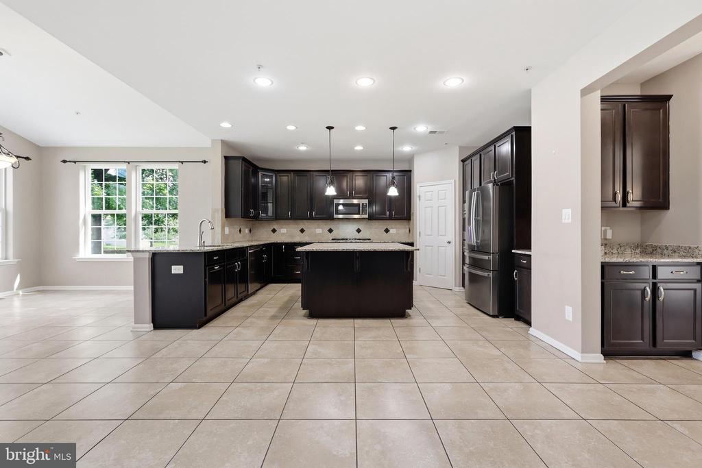 2700 LAKE FOREST DRIVE