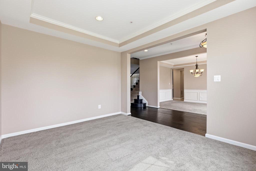 2700 LAKE FOREST DRIVE