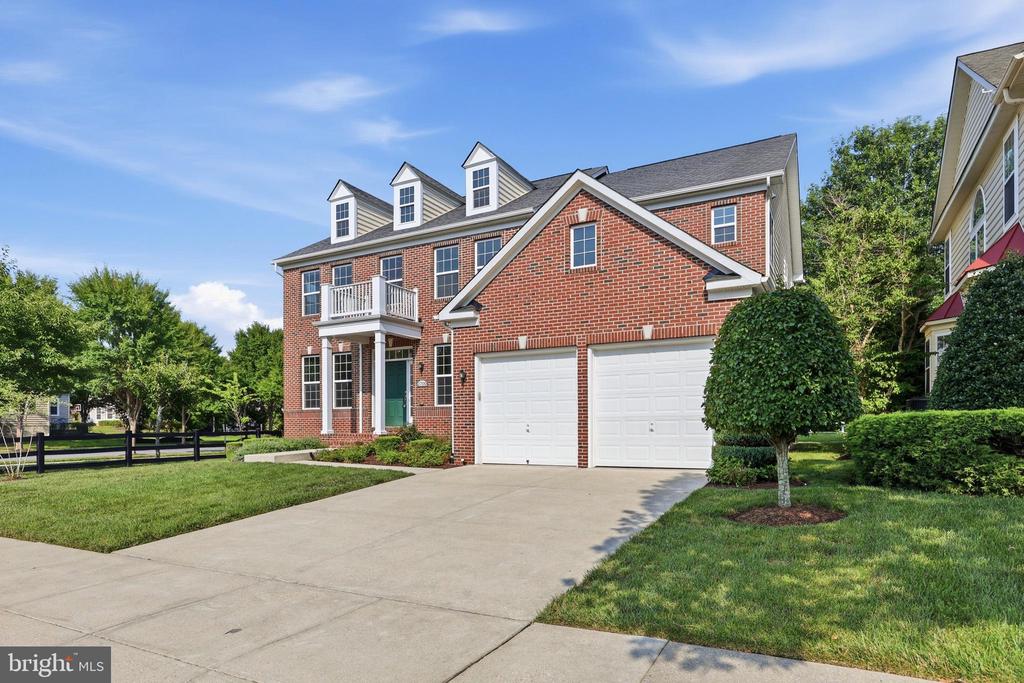 2700 LAKE FOREST DRIVE