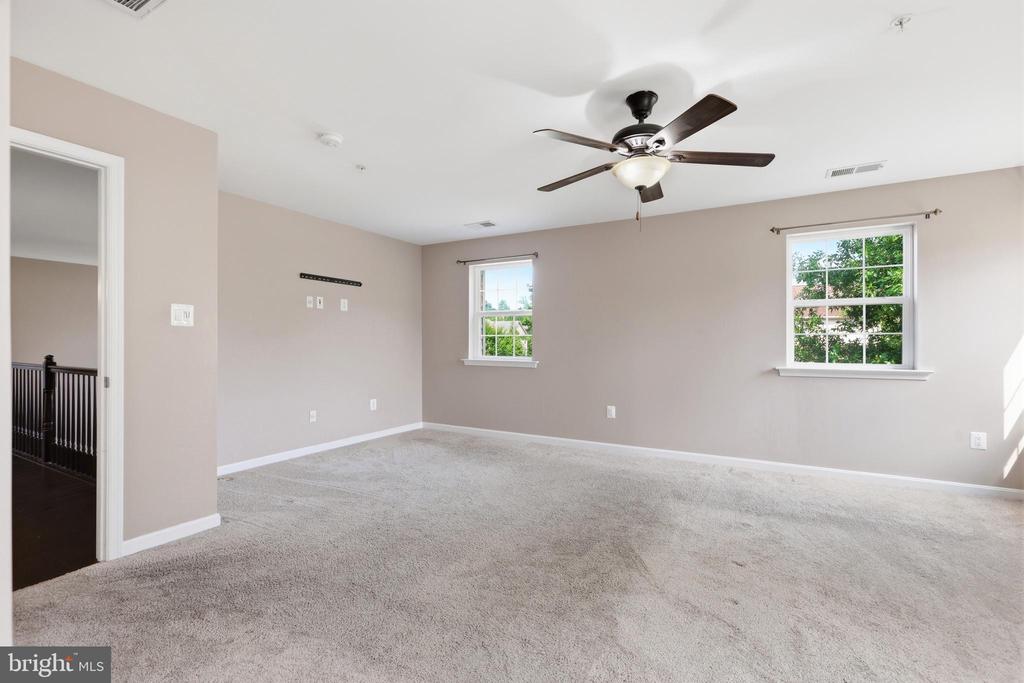 2700 LAKE FOREST DRIVE